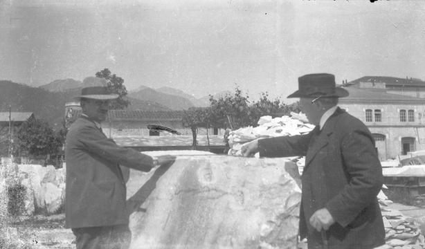 Niels Hansen Jacobsen (1861-1941) i stenbrud i Carrara, Italien