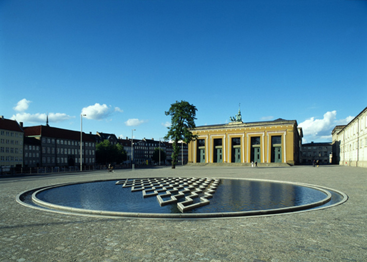 THorvaldsens Museum med Jørn Larsens basin