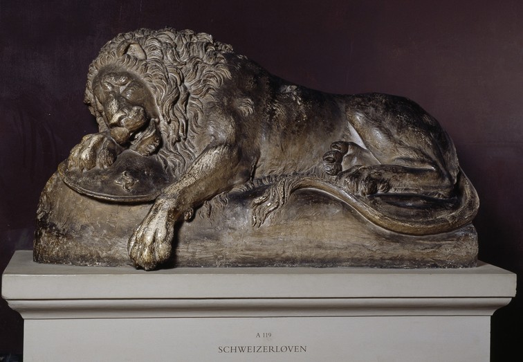 En døende løve beskytter det franske våbenskjold, A 119